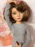 16" Ellowyne Jewel Neck Solid Color T-shirt