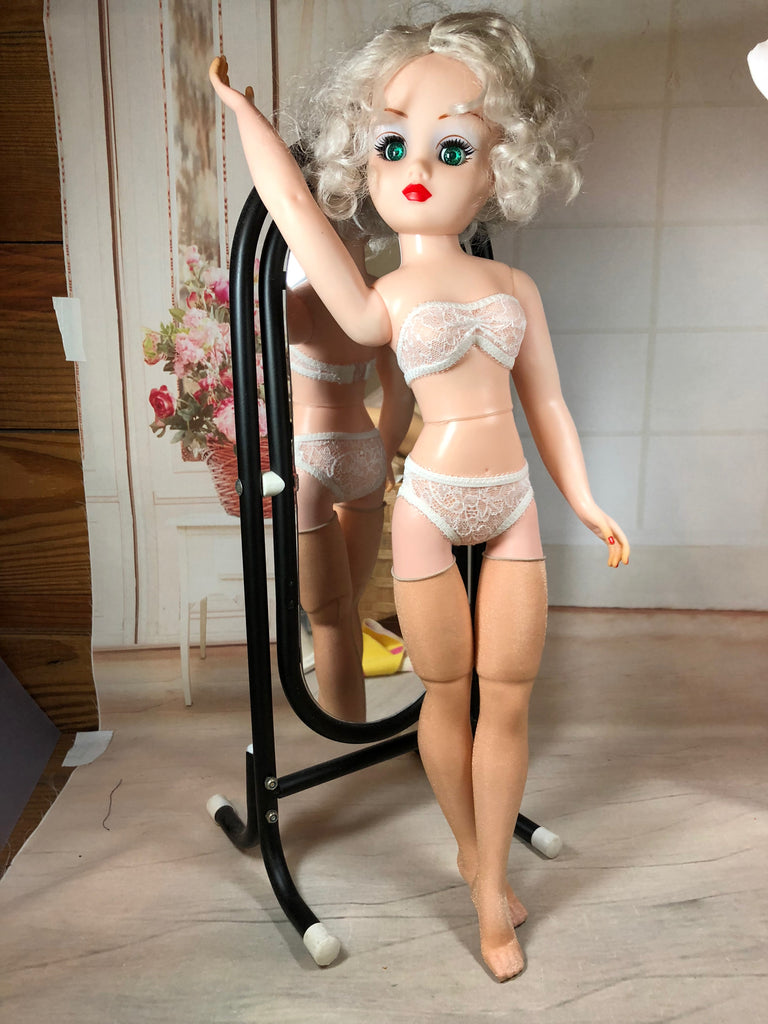 21" Modern Cissy Lingerie Set